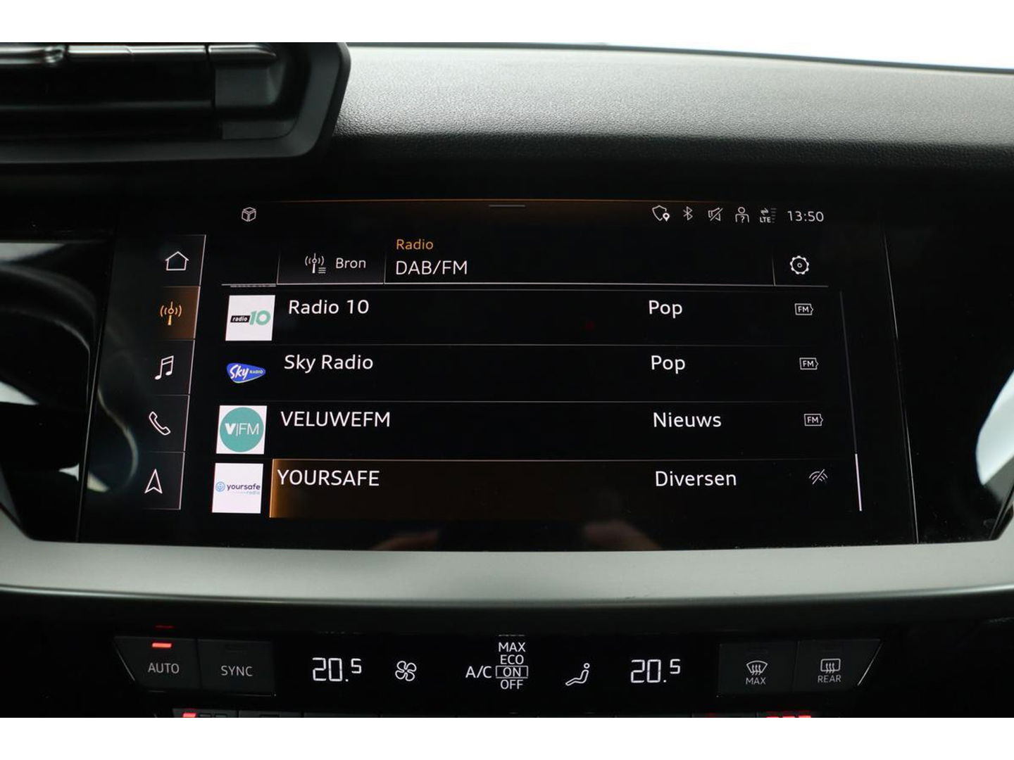 Audi A3 Sportback 30 TFSI Business edition | Adaptive Cruise | Stoelverwarming | Trekhaak | Carplay | Full LED | PDC | Navigatie