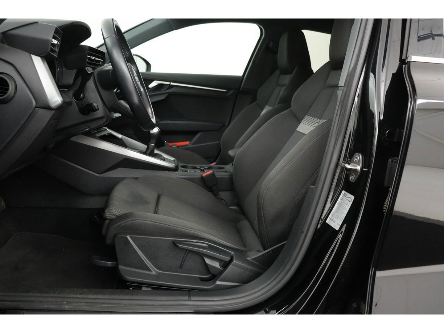 Audi A3 Sportback 30 TFSI Business edition | Adaptive Cruise | Stoelverwarming | Trekhaak | Carplay | Full LED | PDC | Navigatie