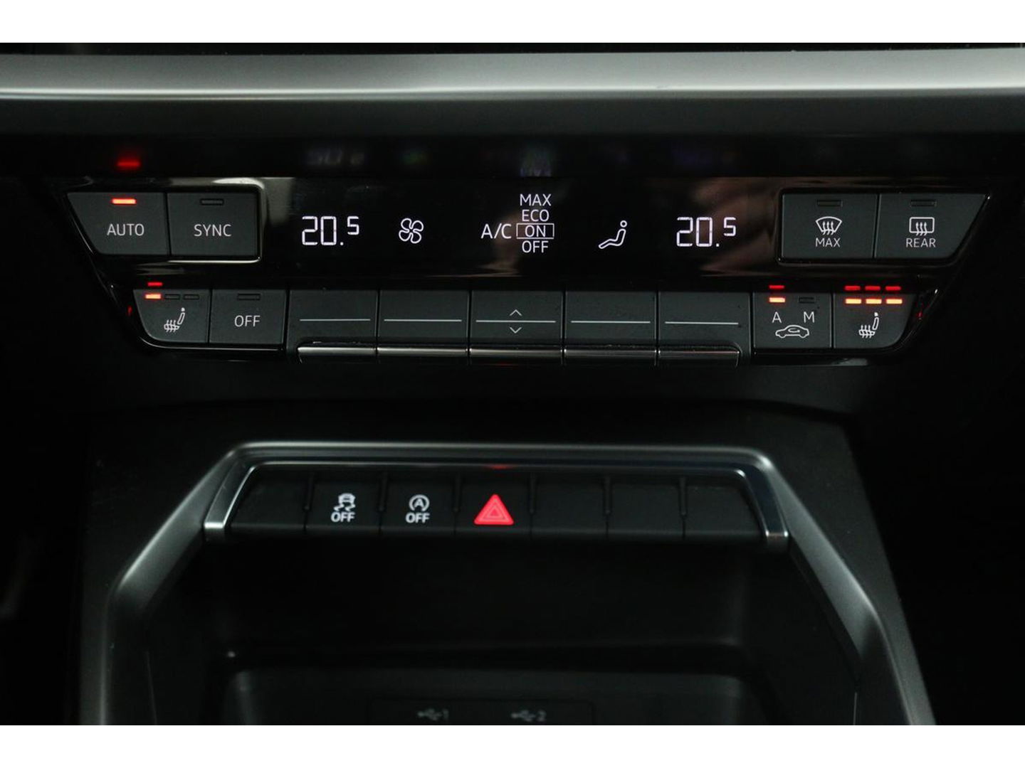Audi A3 Sportback 30 TFSI Business edition | Adaptive Cruise | Stoelverwarming | Trekhaak | Carplay | Full LED | PDC | Navigatie