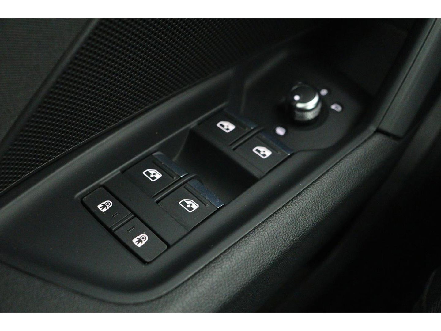 Audi A3 Sportback 30 TFSI Business edition | Adaptive Cruise | Stoelverwarming | Trekhaak | Carplay | Full LED | PDC | Navigatie