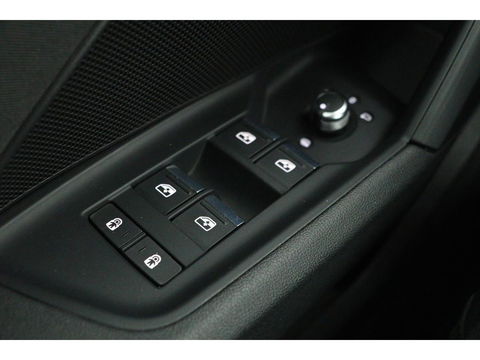 Audi A3 Sportback 30 TFSI Business edition | Adaptive Cruise | Stoelverwarming | Trekhaak | Carplay | Full LED | PDC | Navigatie