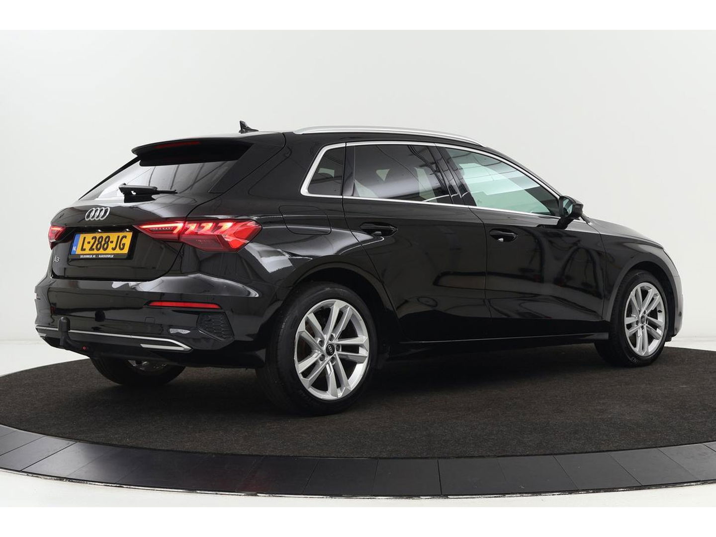 Audi A3 Sportback 30 TFSI Business edition | Adaptive Cruise | Stoelverwarming | Trekhaak | Carplay | Full LED | PDC | Navigatie