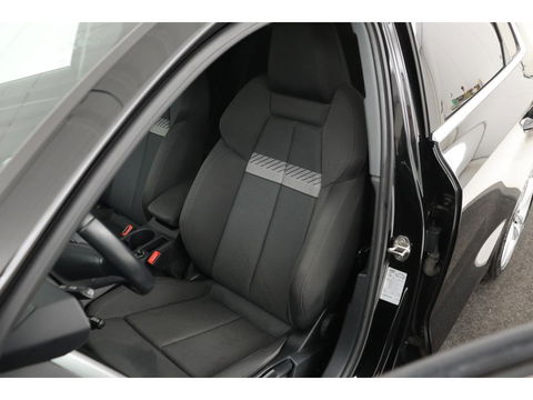 Audi A3 Sportback 30 TFSI Business edition | Adaptive Cruise | Stoelverwarming | Trekhaak | Carplay | Full LED | PDC | Navigatie