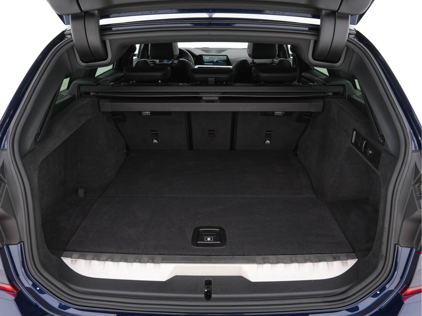 BMW 3 Serie Touring 330e Business Edition Plus M-Sportpack (INCL-BTW) *PANO | VERNASCA-FULL-LEATHER | HEAD-UP | FULL-LED | DIGI-COCKPIT | NAVI-FULLMAP | HEATED-SPORTSEATS | HIFI-SOUND | CAMERA | AMBIENT-LIGHT | TOWBAR | 19''ALU*