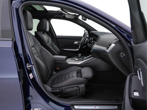 BMW 3 Serie Touring 330e Business Edition Plus M-Sportpack (INCL-BTW) *PANO | VERNASCA-FULL-LEATHER | HEAD-UP | FULL-LED | DIGI-COCKPIT | NAVI-FULLMAP | HEATED-SPORTSEATS | HIFI-SOUND | CAMERA | AMBIENT-LIGHT | TOWBAR | 19''ALU*