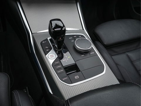 BMW 3 Serie Touring 330e Business Edition Plus M-Sportpack (INCL-BTW) *PANO | VERNASCA-FULL-LEATHER | HEAD-UP | FULL-LED | DIGI-COCKPIT | NAVI-FULLMAP | HEATED-SPORTSEATS | HIFI-SOUND | CAMERA | AMBIENT-LIGHT | TOWBAR | 19''ALU*