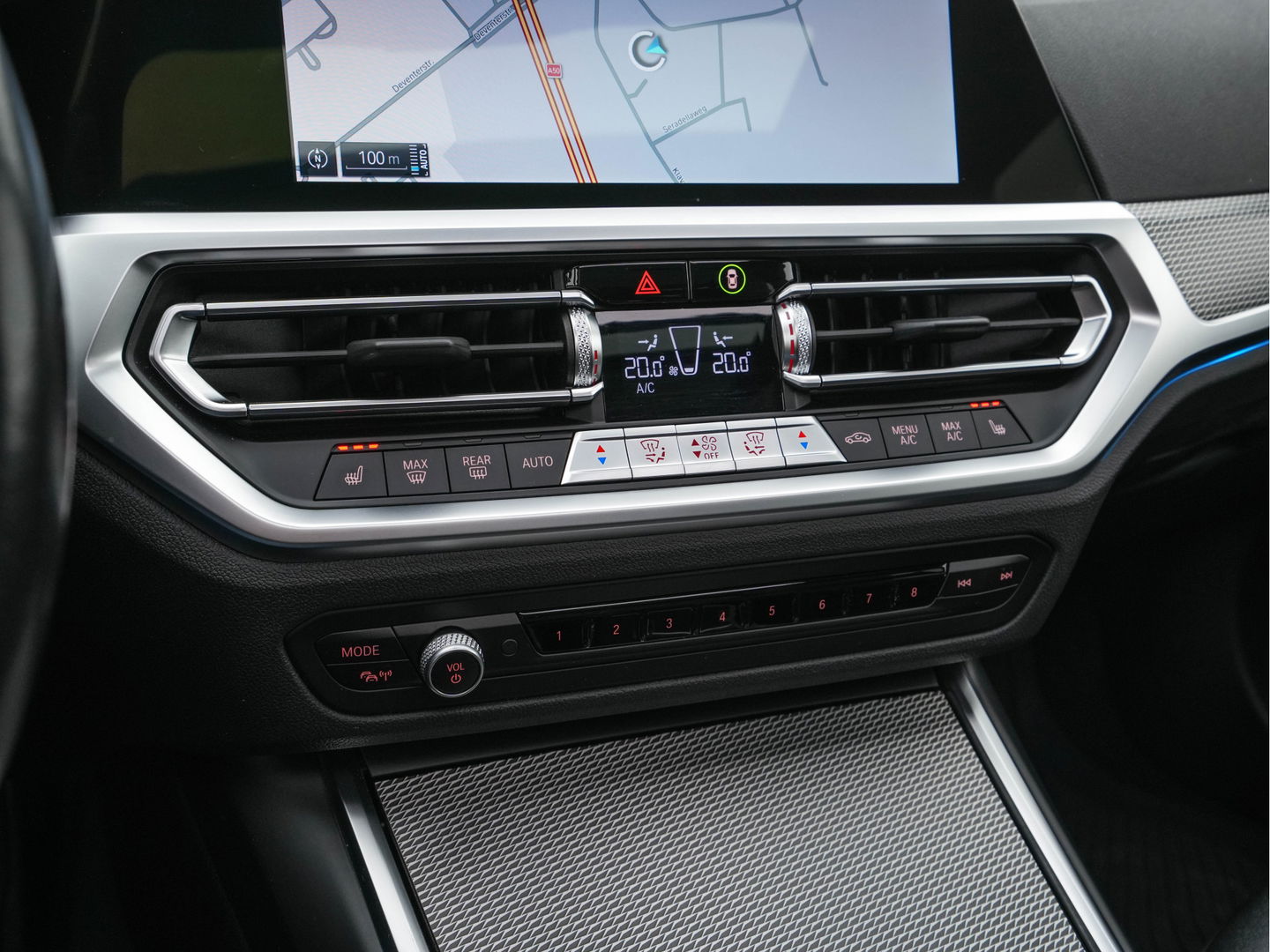 BMW 3 Serie Touring 330e Business Edition Plus M-Sportpack (INCL-BTW) *PANO | VERNASCA-FULL-LEATHER | HEAD-UP | FULL-LED | DIGI-COCKPIT | NAVI-FULLMAP | HEATED-SPORTSEATS | HIFI-SOUND | CAMERA | AMBIENT-LIGHT | TOWBAR | 19''ALU*