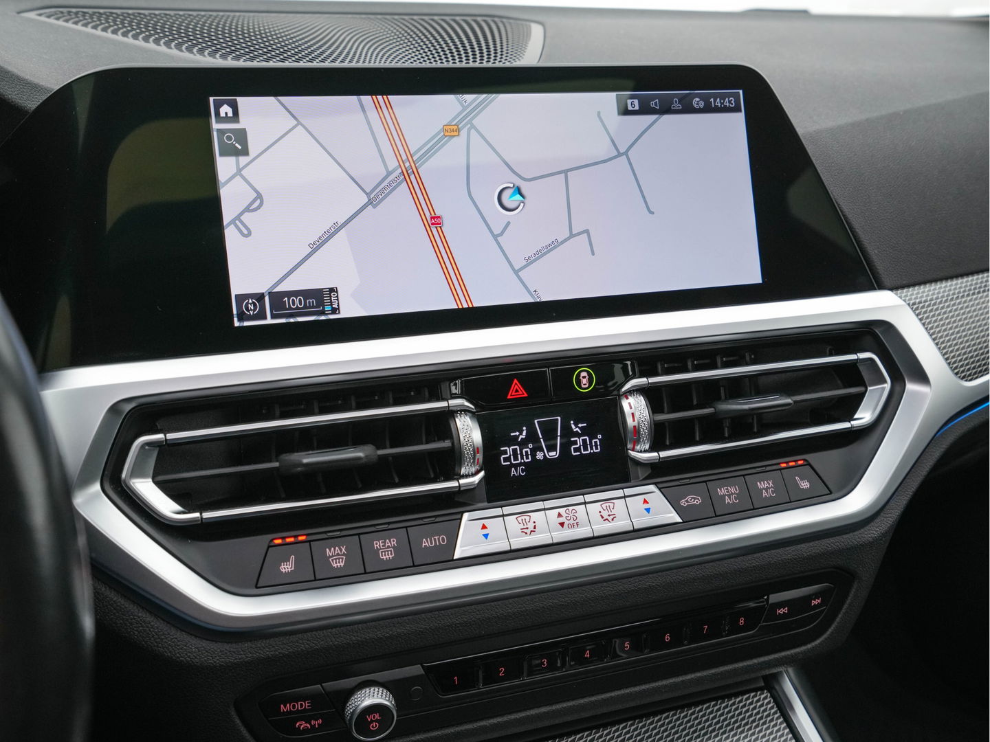 BMW 3 Serie Touring 330e Business Edition Plus M-Sportpack (INCL-BTW) *PANO | VERNASCA-FULL-LEATHER | HEAD-UP | FULL-LED | DIGI-COCKPIT | NAVI-FULLMAP | HEATED-SPORTSEATS | HIFI-SOUND | CAMERA | AMBIENT-LIGHT | TOWBAR | 19''ALU*