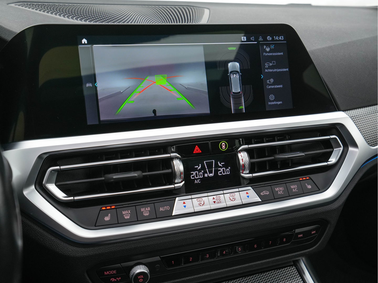 BMW 3 Serie Touring 330e Business Edition Plus M-Sportpack (INCL-BTW) *PANO | VERNASCA-FULL-LEATHER | HEAD-UP | FULL-LED | DIGI-COCKPIT | NAVI-FULLMAP | HEATED-SPORTSEATS | HIFI-SOUND | CAMERA | AMBIENT-LIGHT | TOWBAR | 19''ALU*