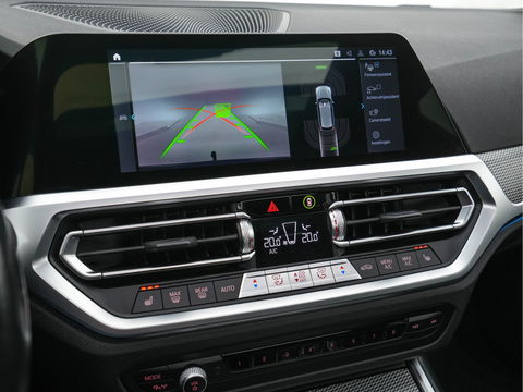 BMW 3 Serie Touring 330e Business Edition Plus M-Sportpack (INCL-BTW) *PANO | VERNASCA-FULL-LEATHER | HEAD-UP | FULL-LED | DIGI-COCKPIT | NAVI-FULLMAP | HEATED-SPORTSEATS | HIFI-SOUND | CAMERA | AMBIENT-LIGHT | TOWBAR | 19''ALU*
