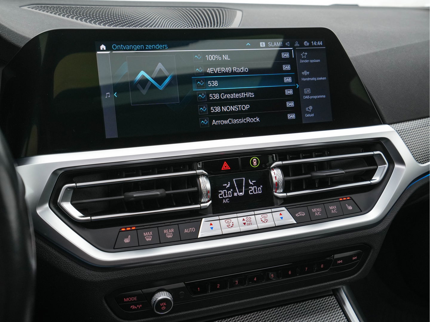 BMW 3 Serie Touring 330e Business Edition Plus M-Sportpack (INCL-BTW) *PANO | VERNASCA-FULL-LEATHER | HEAD-UP | FULL-LED | DIGI-COCKPIT | NAVI-FULLMAP | HEATED-SPORTSEATS | HIFI-SOUND | CAMERA | AMBIENT-LIGHT | TOWBAR | 19''ALU*
