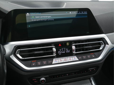 BMW 3 Serie Touring 330e Business Edition Plus M-Sportpack (INCL-BTW) *PANO | VERNASCA-FULL-LEATHER | HEAD-UP | FULL-LED | DIGI-COCKPIT | NAVI-FULLMAP | HEATED-SPORTSEATS | HIFI-SOUND | CAMERA | AMBIENT-LIGHT | TOWBAR | 19''ALU*