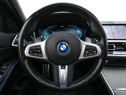 BMW 3 Serie Touring 330e Business Edition Plus M-Sportpack (INCL-BTW) *PANO | VERNASCA-FULL-LEATHER | HEAD-UP | FULL-LED | DIGI-COCKPIT | NAVI-FULLMAP | HEATED-SPORTSEATS | HIFI-SOUND | CAMERA | AMBIENT-LIGHT | TOWBAR | 19''ALU*