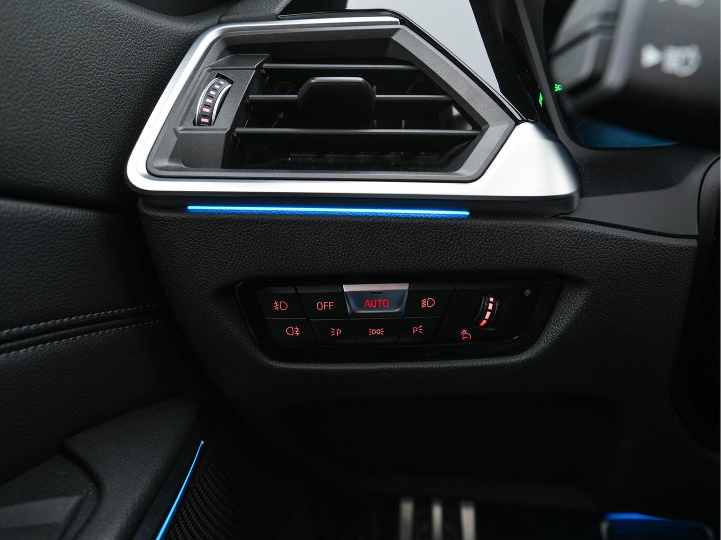 BMW 3 Serie Touring 330e Business Edition Plus M-Sportpack (INCL-BTW) *PANO | VERNASCA-FULL-LEATHER | HEAD-UP | FULL-LED | DIGI-COCKPIT | NAVI-FULLMAP | HEATED-SPORTSEATS | HIFI-SOUND | CAMERA | AMBIENT-LIGHT | TOWBAR | 19''ALU*
