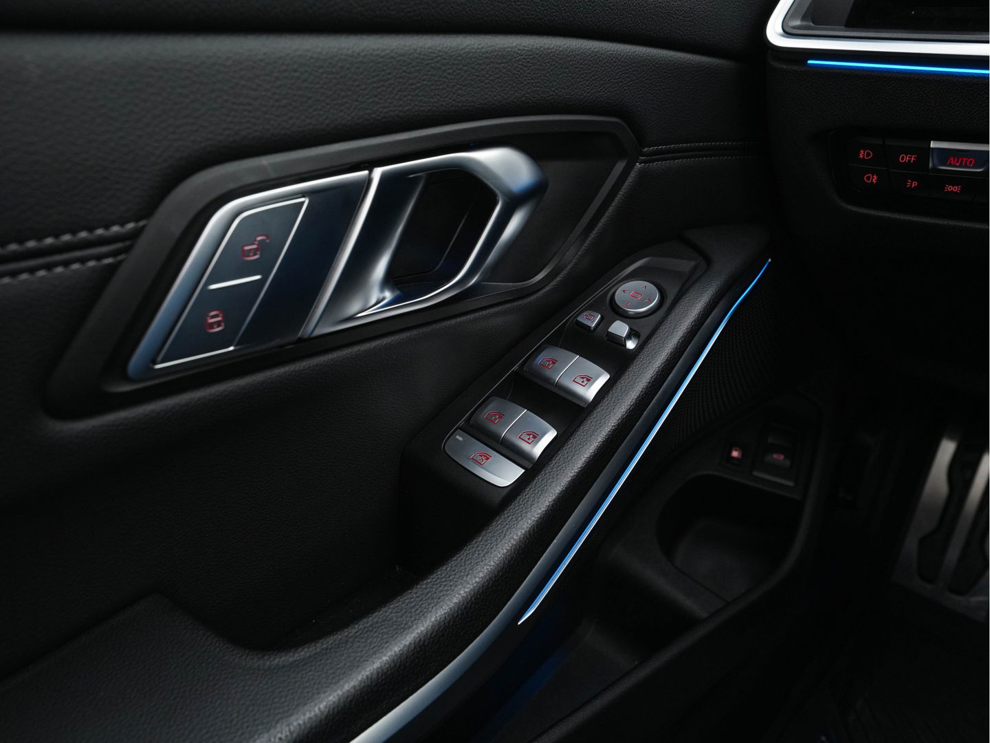 BMW 3 Serie Touring 330e Business Edition Plus M-Sportpack (INCL-BTW) *PANO | VERNASCA-FULL-LEATHER | HEAD-UP | FULL-LED | DIGI-COCKPIT | NAVI-FULLMAP | HEATED-SPORTSEATS | HIFI-SOUND | CAMERA | AMBIENT-LIGHT | TOWBAR | 19''ALU*