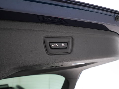 BMW 3 Serie Touring 330e Business Edition Plus M-Sportpack (INCL-BTW) *PANO | VERNASCA-FULL-LEATHER | HEAD-UP | FULL-LED | DIGI-COCKPIT | NAVI-FULLMAP | HEATED-SPORTSEATS | HIFI-SOUND | CAMERA | AMBIENT-LIGHT | TOWBAR | 19''ALU*