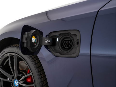 BMW 3 Serie Touring 330e Business Edition Plus M-Sportpack (INCL-BTW) *PANO | VERNASCA-FULL-LEATHER | HEAD-UP | FULL-LED | DIGI-COCKPIT | NAVI-FULLMAP | HEATED-SPORTSEATS | HIFI-SOUND | CAMERA | AMBIENT-LIGHT | TOWBAR | 19''ALU*