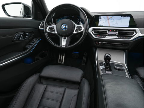 BMW 3 Serie Touring 330e Business Edition Plus M-Sportpack (INCL-BTW) *PANO | VERNASCA-FULL-LEATHER | HEAD-UP | FULL-LED | DIGI-COCKPIT | NAVI-FULLMAP | HEATED-SPORTSEATS | HIFI-SOUND | CAMERA | AMBIENT-LIGHT | TOWBAR | 19''ALU*