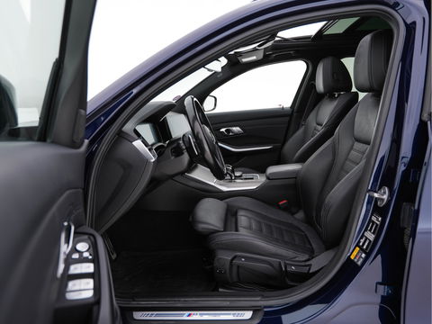 BMW 3 Serie Touring 330e Business Edition Plus M-Sportpack (INCL-BTW) *PANO | VERNASCA-FULL-LEATHER | HEAD-UP | FULL-LED | DIGI-COCKPIT | NAVI-FULLMAP | HEATED-SPORTSEATS | HIFI-SOUND | CAMERA | AMBIENT-LIGHT | TOWBAR | 19''ALU*