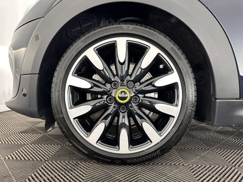 MINI Mini Electric Yours 33 kWh [ 3-Fase ] (INCL-BTW) *PANO | LUXURY-LEATHER | HARMAN/KARDON-AUDIO | FULL-LED | KEYLESS | CAMERA | NAVI-FULLMAP | DIGI-COCKPIT | DAB | HEAD-UP | HEATED-SPORTSEATS | 17"ALU*
