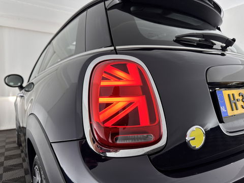 MINI Mini Electric Yours 33 kWh [ 3-Fase ] (INCL-BTW) *PANO | LUXURY-LEATHER | HARMAN/KARDON-AUDIO | FULL-LED | KEYLESS | CAMERA | NAVI-FULLMAP | DIGI-COCKPIT | DAB | HEAD-UP | HEATED-SPORTSEATS | 17"ALU*