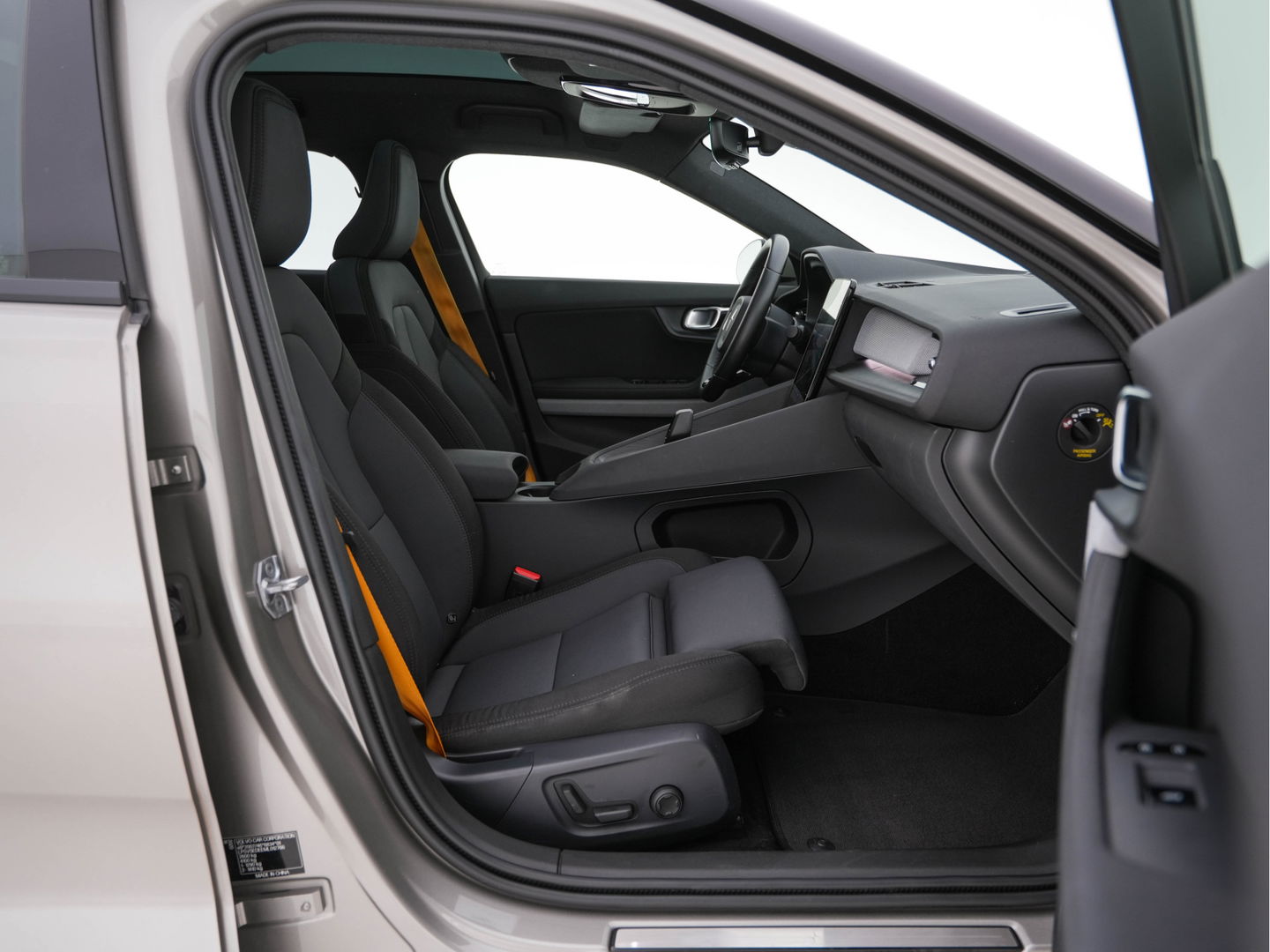 Polestar 2 Long Range Dual Motor Launch Edition 78kWh AWD [ 3-Fase ] (INCL-BTW) *PANO | NAVI-FULLMAP | HARMAN/KARDON-AUDIO | FULL-LED | KEYLESS | TOPVIEW | LANE-ASSIST | DIGI-COCKPIT | DAB+ | SPORT-SEATS | CARPLAY | TOWBAR | BLINDSPOT | 20''ALU*