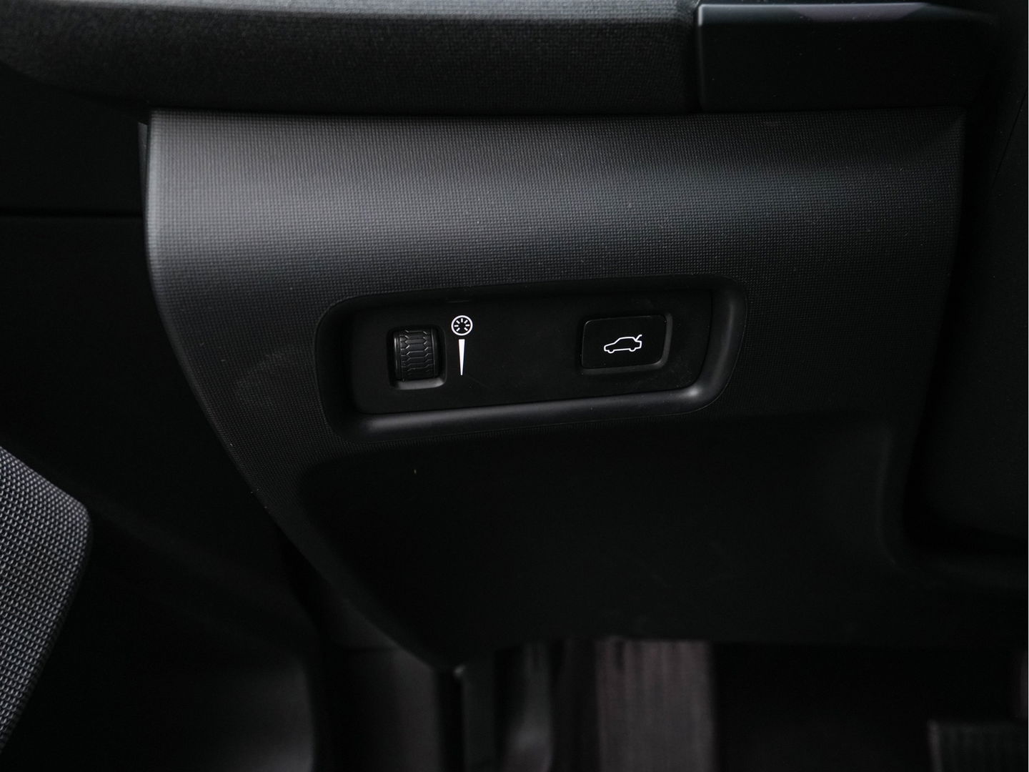Polestar 2 Long Range Dual Motor Launch Edition 78kWh AWD [ 3-Fase ] (INCL-BTW) *PANO | NAVI-FULLMAP | HARMAN/KARDON-AUDIO | FULL-LED | KEYLESS | TOPVIEW | LANE-ASSIST | DIGI-COCKPIT | DAB+ | SPORT-SEATS | CARPLAY | TOWBAR | BLINDSPOT | 20''ALU*