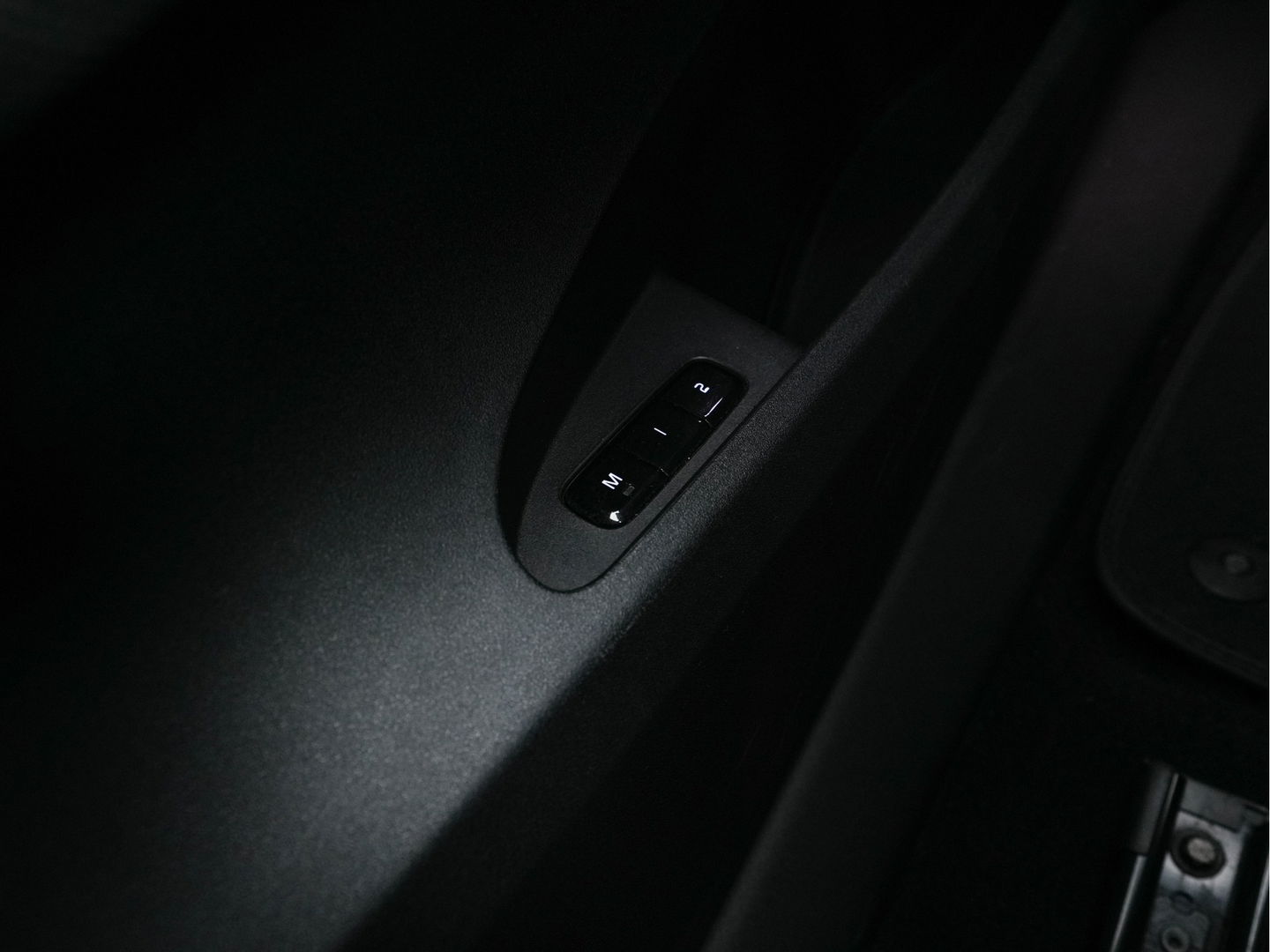 Polestar 2 Long Range Dual Motor Launch Edition 78kWh AWD [ 3-Fase ] (INCL-BTW) *PANO | NAVI-FULLMAP | HARMAN/KARDON-AUDIO | FULL-LED | KEYLESS | TOPVIEW | LANE-ASSIST | DIGI-COCKPIT | DAB+ | SPORT-SEATS | CARPLAY | TOWBAR | BLINDSPOT | 20''ALU*