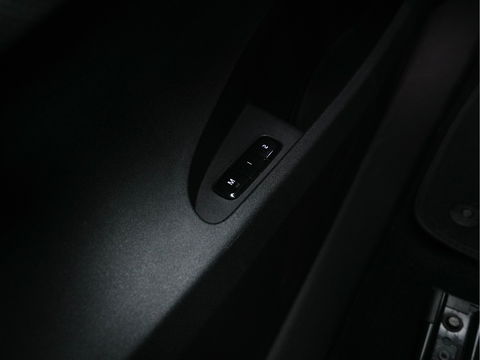 Polestar 2 Long Range Dual Motor Launch Edition 78kWh AWD [ 3-Fase ] (INCL-BTW) *PANO | NAVI-FULLMAP | HARMAN/KARDON-AUDIO | FULL-LED | KEYLESS | TOPVIEW | LANE-ASSIST | DIGI-COCKPIT | DAB+ | SPORT-SEATS | CARPLAY | TOWBAR | BLINDSPOT | 20''ALU*