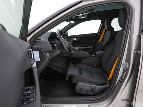 Polestar 2 Long Range Dual Motor Launch Edition 78kWh AWD [ 3-Fase ] (INCL-BTW) *PANO | NAVI-FULLMAP | HARMAN/KARDON-AUDIO | FULL-LED | KEYLESS | TOPVIEW | LANE-ASSIST | DIGI-COCKPIT | DAB+ | SPORT-SEATS | CARPLAY | TOWBAR | BLINDSPOT | 20''ALU*