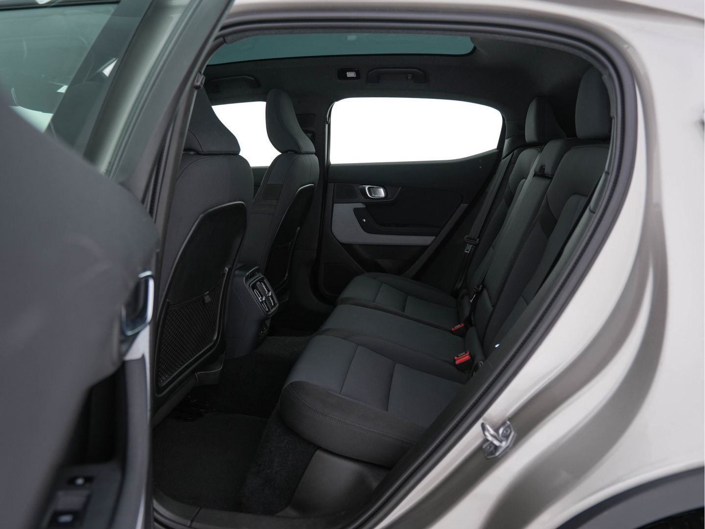 Polestar 2 Long Range Dual Motor Launch Edition 78kWh [ 3-Fase ] (INCL-BTW) *PANO | HARMAN/KARDON-AUDIO | FULL-LED | TOPVIEW | BLINDSPOT |  KEYLESS | MEMORY-PACK | ADAPT.CRUISE | CARPLAY | HEATED-SPORTSEATS | DIGI-COCKPIT | 20"ALU*