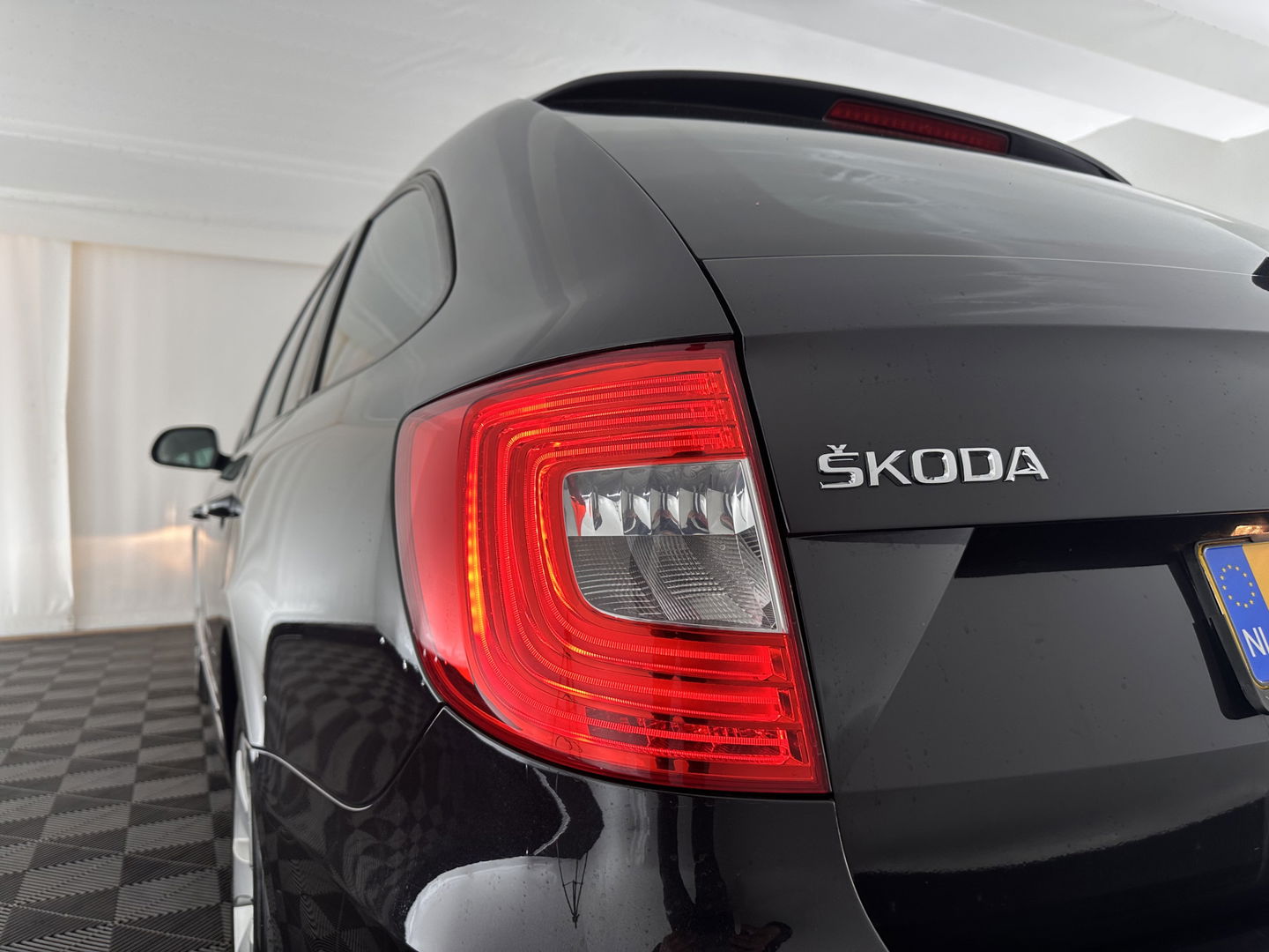 Škoda Superb Combi 1.6 TDI Active Business *NAVI-FULLMAP | AIRCO | PDC | AMUNDSEN-AUDIO | CRUISE | COMFORT-SEATS | 16''ALU*
