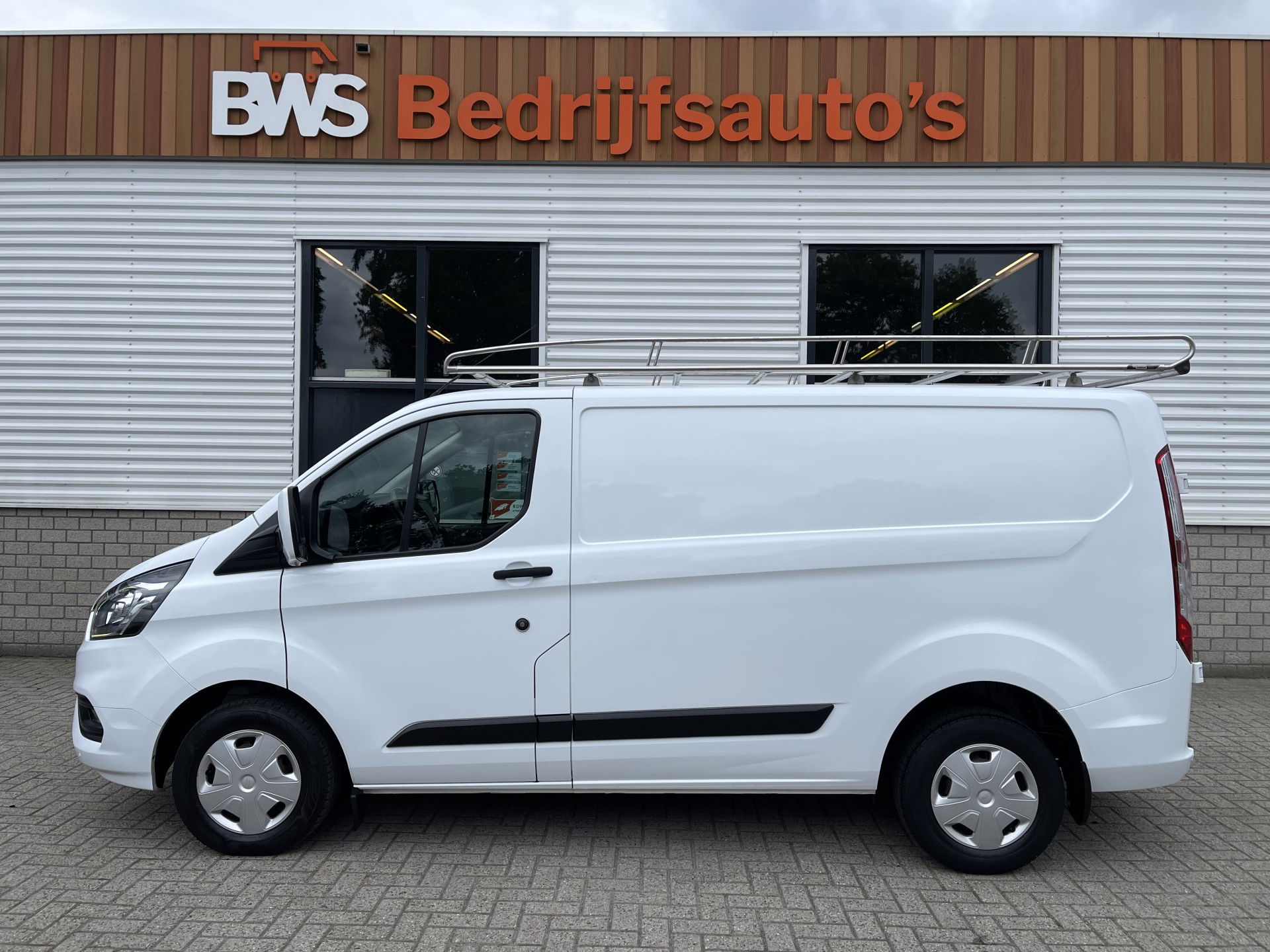 Ford Transit Custom 280 2.0 TDCI L1H1 Trend / vaste prijs rijklaar € 14.950 ex btw / euro 6 diesel / bpm vrij / lease vanaf € 252 / airco / cruise / navi / trekhaak / imperial / camera !