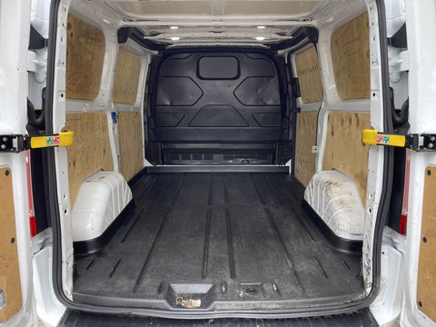 Ford Transit Custom 280 2.0 TDCI L1H1 Trend / vaste prijs rijklaar € 14.950 ex btw / euro 6 diesel / bpm vrij / lease vanaf € 252 / airco / cruise / navi / trekhaak / imperial / camera !