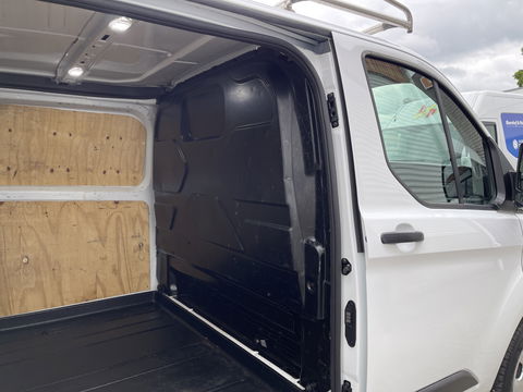 Ford Transit Custom 280 2.0 TDCI L1H1 Trend / vaste prijs rijklaar € 14.950 ex btw / euro 6 diesel / bpm vrij / lease vanaf € 252 / airco / cruise / navi / trekhaak / imperial / camera !