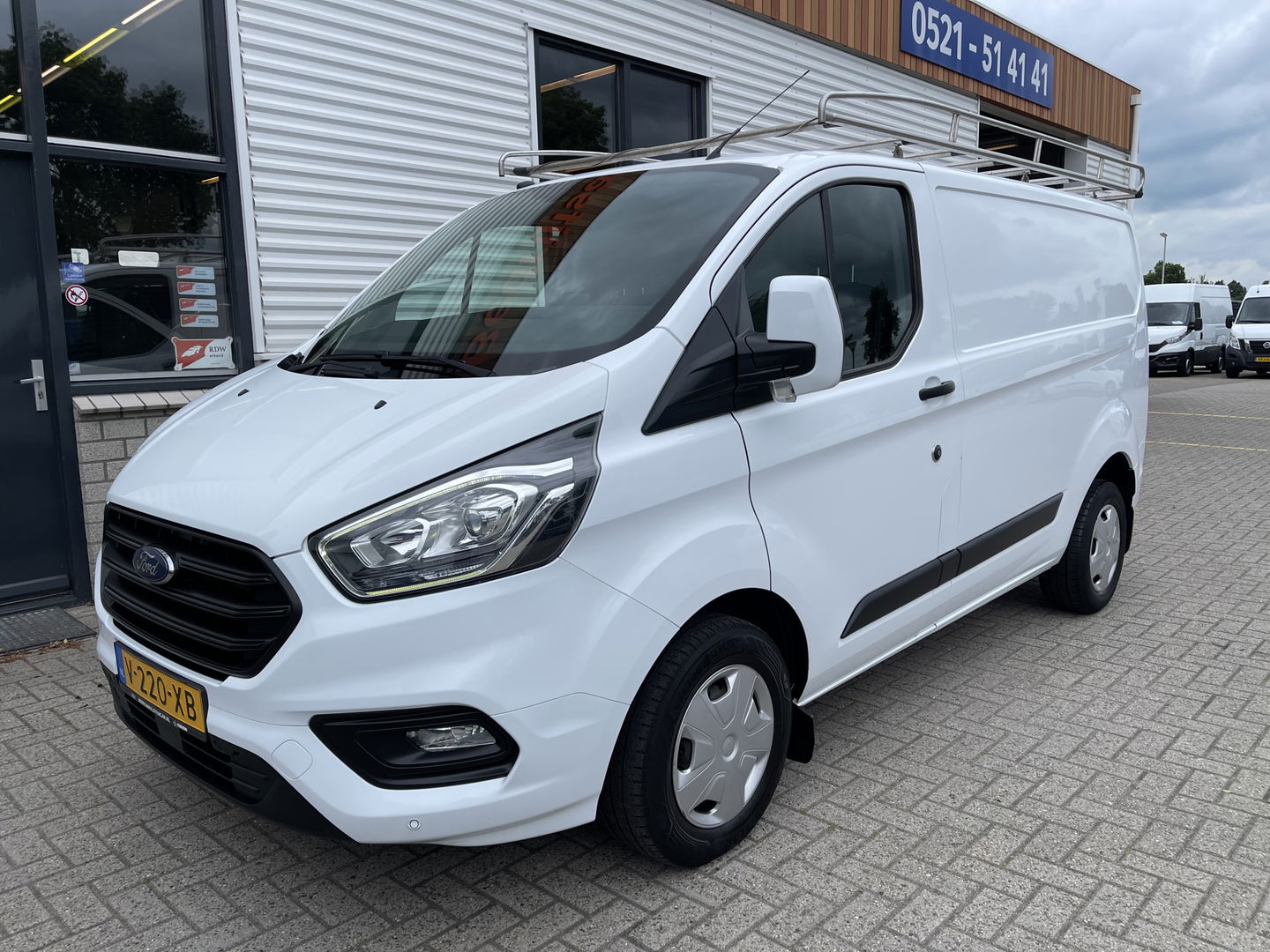 Ford Transit Custom 280 2.0 TDCI L1H1 Trend / vaste prijs rijklaar € 14.950 ex btw / euro 6 diesel / bpm vrij / lease vanaf € 252 / airco / cruise / navi / trekhaak / imperial / camera !
