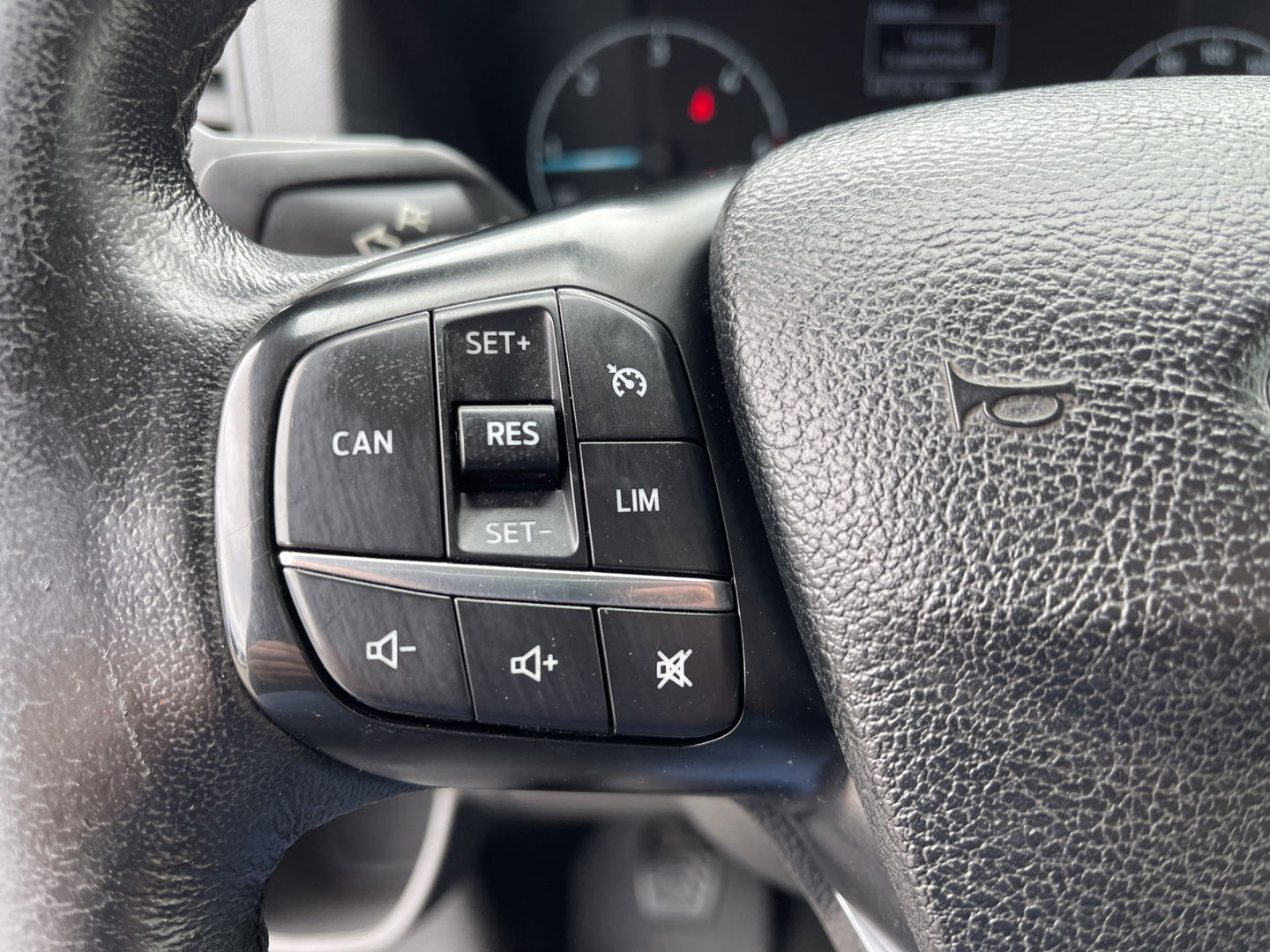 Ford Transit Custom 280 2.0 TDCI L1H1 Trend / vaste prijs rijklaar € 14.950 ex btw / euro 6 diesel / bpm vrij / lease vanaf € 252 / airco / cruise / navi / trekhaak / imperial / camera !