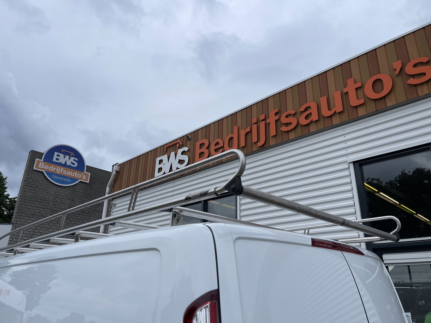 Ford Transit Custom 280 2.0 TDCI L1H1 Trend / vaste prijs rijklaar € 14.950 ex btw / euro 6 diesel / bpm vrij / lease vanaf € 252 / airco / cruise / navi / trekhaak / imperial / camera !