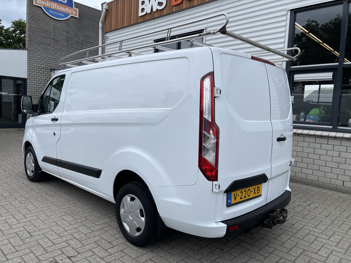 Ford Transit Custom 280 2.0 TDCI L1H1 Trend / vaste prijs rijklaar € 14.950 ex btw / euro 6 diesel / bpm vrij / lease vanaf € 252 / airco / cruise / navi / trekhaak / imperial / camera !