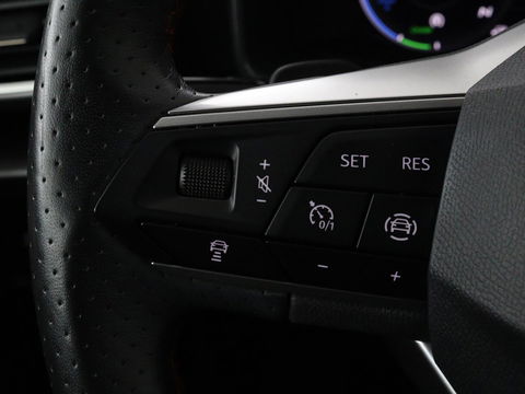 SEAT Leon 1.4 eHybrid PHEV FR | Stoel & stuurverwarming | Camera | Adaptive cruise | Carplay | Keyless | Sfeerverlichting | Memory | Half leder | Navigatie | Full LED