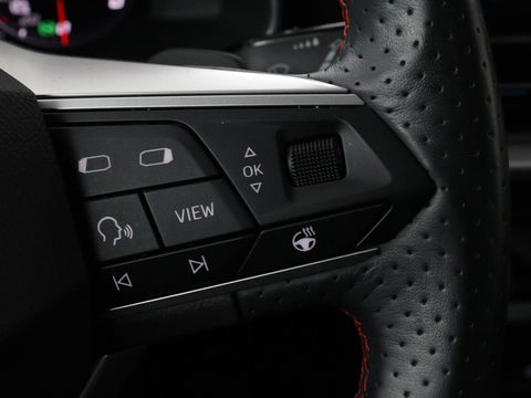 SEAT Leon 1.4 eHybrid PHEV FR | Stoel & stuurverwarming | Camera | Adaptive cruise | Carplay | Keyless | Sfeerverlichting | Memory | Half leder | Navigatie | Full LED