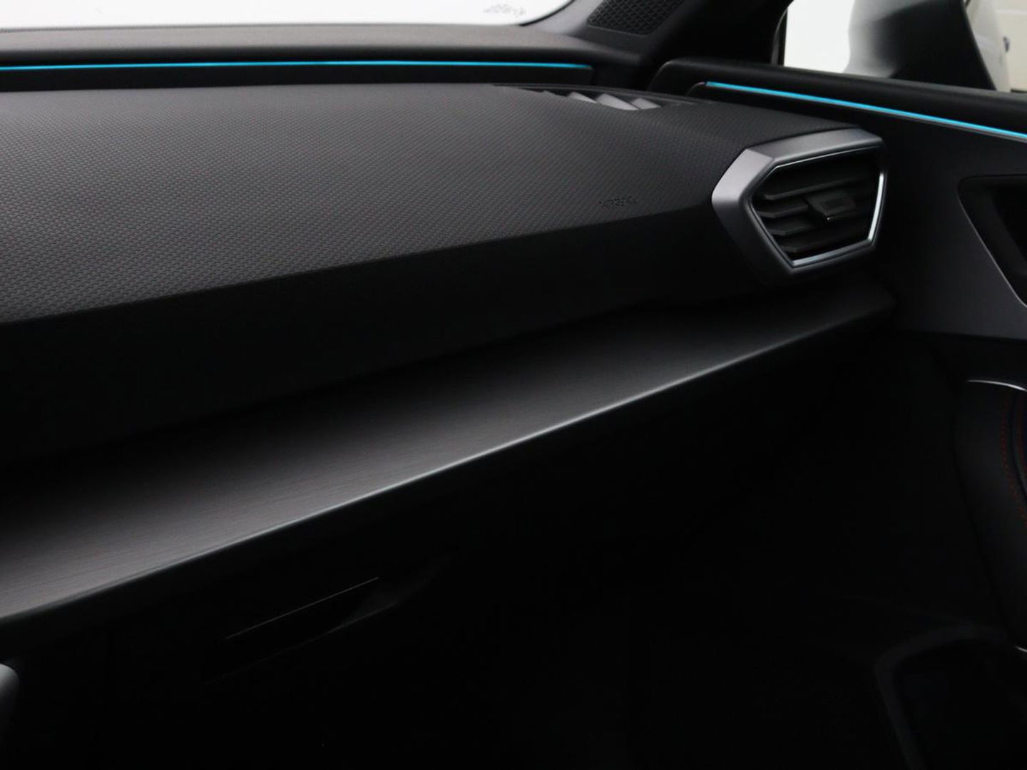 SEAT Leon 1.4 eHybrid PHEV FR | Stoel & stuurverwarming | Camera | Adaptive cruise | Carplay | Keyless | Sfeerverlichting | Memory | Half leder | Navigatie | Full LED