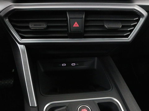 SEAT Leon 1.4 eHybrid PHEV FR | Stoel & stuurverwarming | Camera | Adaptive cruise | Carplay | Keyless | Sfeerverlichting | Memory | Half leder | Navigatie | Full LED