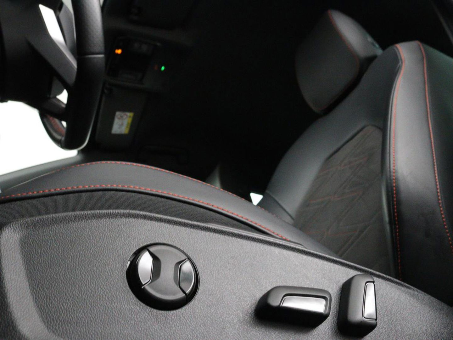 SEAT Leon 1.4 eHybrid PHEV FR | Stoel & stuurverwarming | Camera | Adaptive cruise | Carplay | Keyless | Sfeerverlichting | Memory | Half leder | Navigatie | Full LED