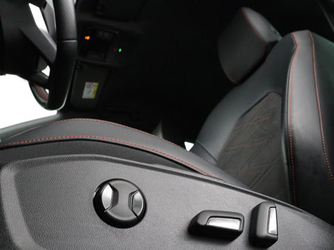 SEAT Leon 1.4 eHybrid PHEV FR | Stoel & stuurverwarming | Camera | Adaptive cruise | Carplay | Keyless | Sfeerverlichting | Memory | Half leder | Navigatie | Full LED