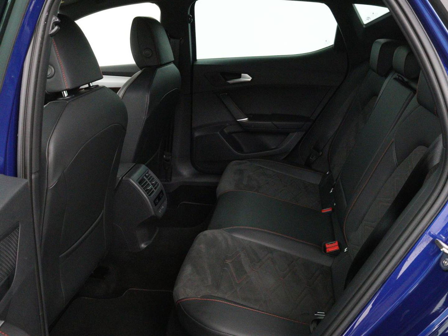 SEAT Leon 1.4 eHybrid PHEV FR | Stoel & stuurverwarming | Camera | Adaptive cruise | Carplay | Keyless | Sfeerverlichting | Memory | Half leder | Navigatie | Full LED