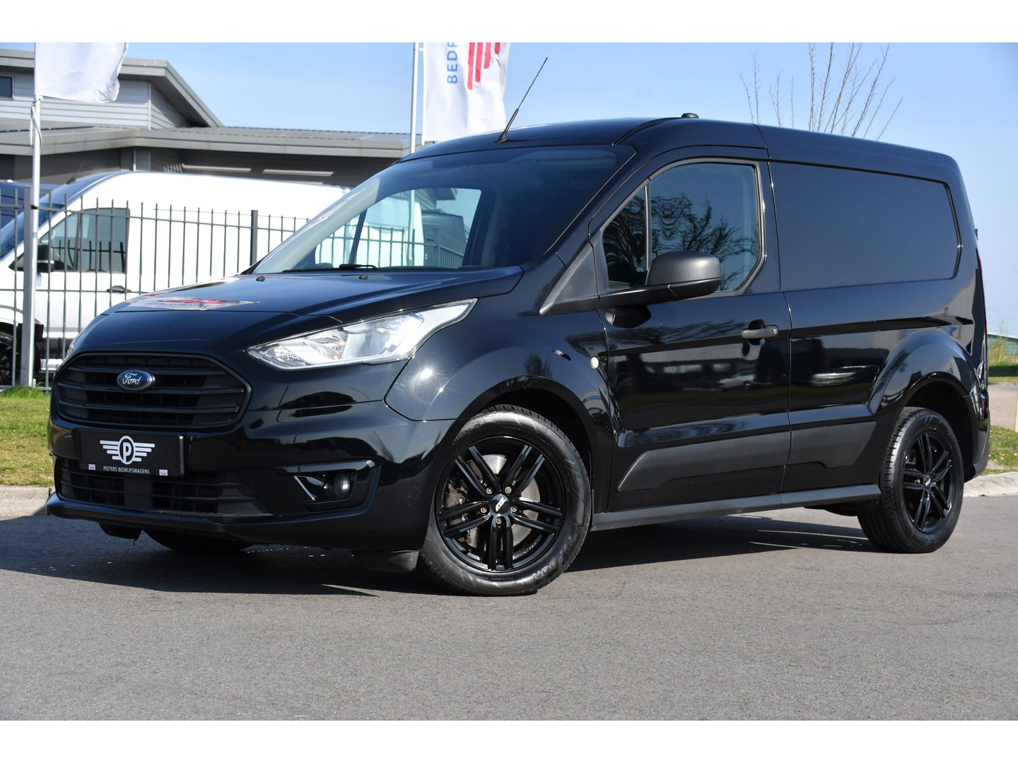 Ford Transit Connect 1.5 TDCI L1 Black Edition Camera, Cruise, Carplay, 100pk, Automaat, multimedia, Trekhaak, Stoelverwarming, Uniek!