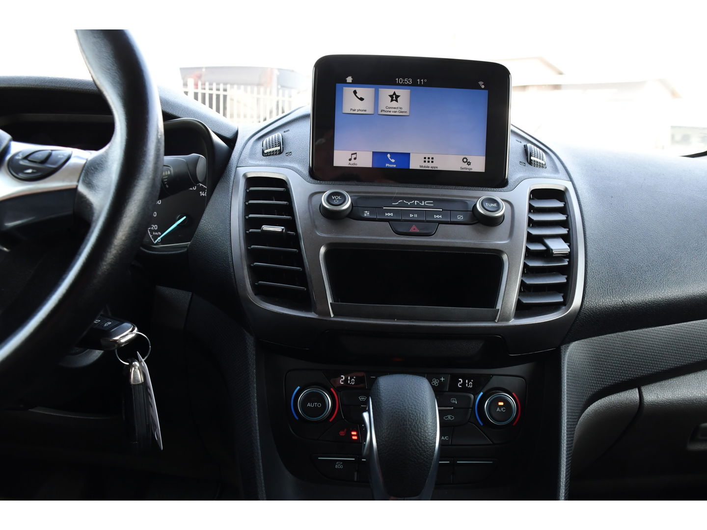Ford Transit Connect 1.5 TDCI L1 Black Edition Camera, Cruise, Carplay, 100pk, Automaat, multimedia, Trekhaak, Stoelverwarming, Uniek!