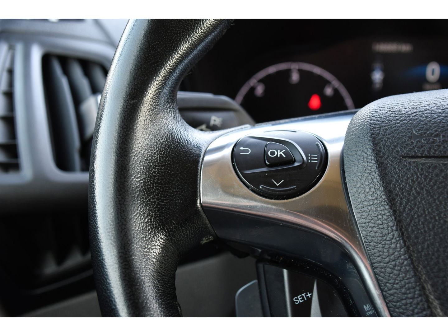 Ford Transit Connect 1.5 TDCI L1 Black Edition Camera, Cruise, Carplay, 100pk, Automaat, multimedia, Trekhaak, Stoelverwarming, Uniek!