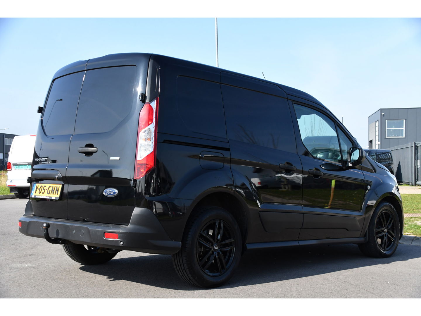 Ford Transit Connect 1.5 TDCI L1 Black Edition Camera, Cruise, Carplay, 100pk, Automaat, multimedia, Trekhaak, Stoelverwarming, Uniek!